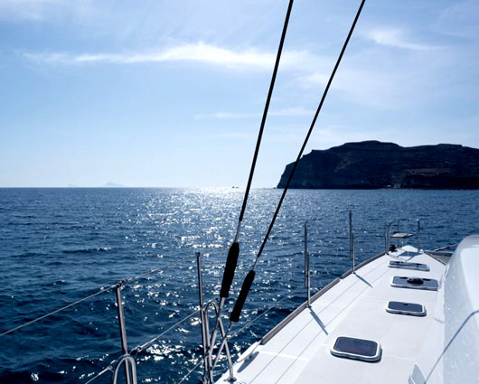 A Day of Island Hopping in The Cyclades_img